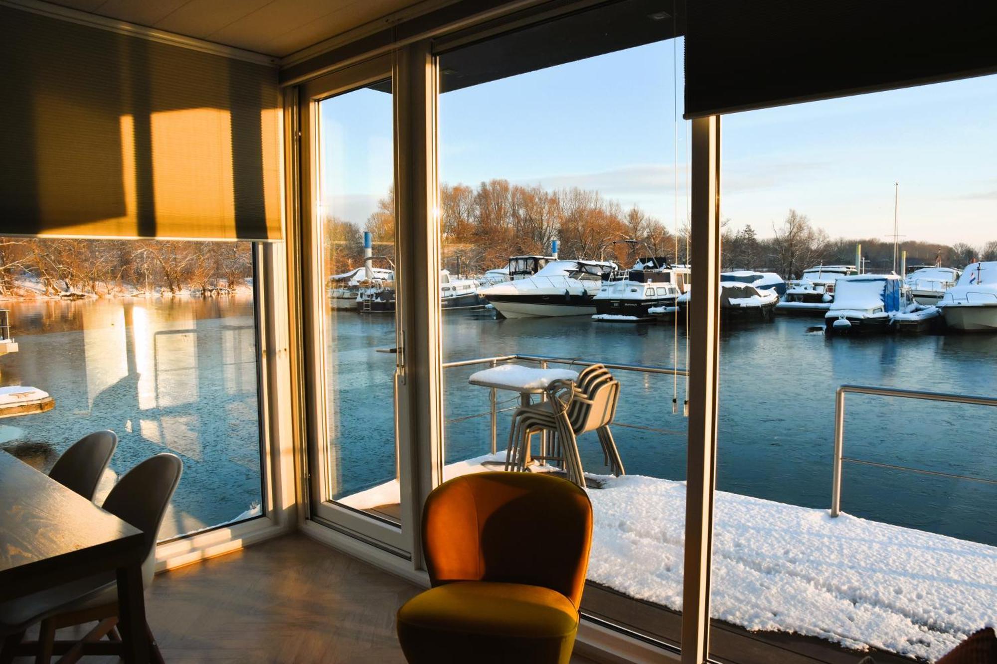 Houseboat Trinidad Hotel Maastricht Bagian luar foto